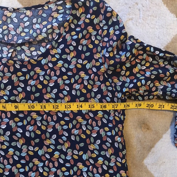 Gorgeous handmade leafy blouse - Picture 7 of 8